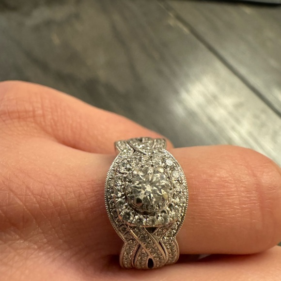 Neil Lane Diamond Ring with Tolkowsky Round Brilliant Center Stone. Size 6 - Picture 9 of 9